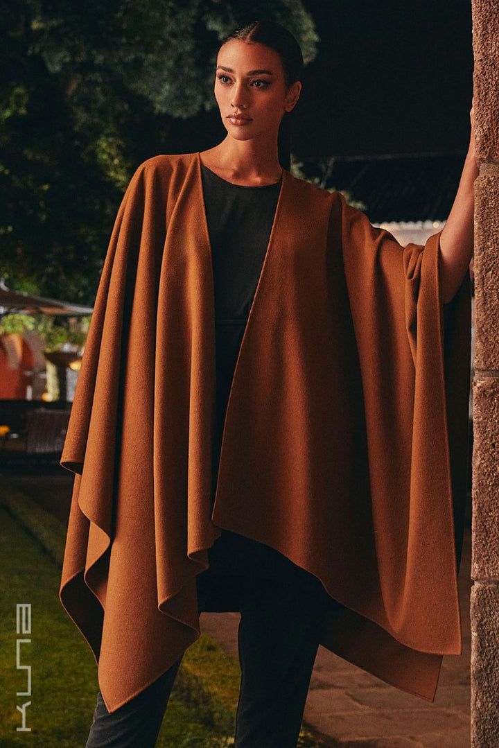 Betty 100% Vicuna Cape