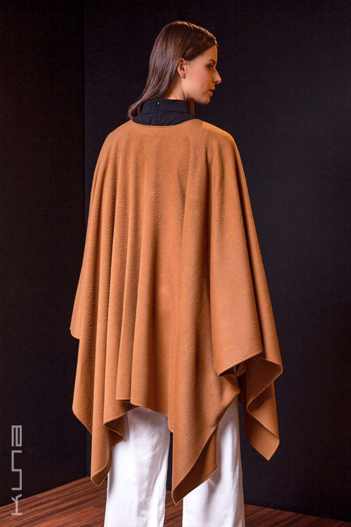 Betty 100% Vicuna Cape