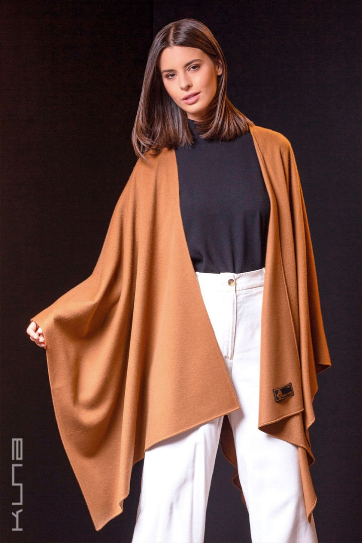 Betty 100% Vicuna Cape